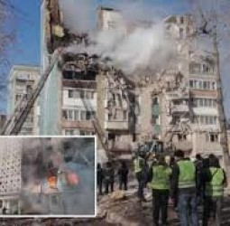 குடியிருப்பு கட்டிடங்களை குறிவைத்து ரஷ்யா தாக்குதல்: 3 குழந்தைகள் உட்பட 25 பேர் பலி