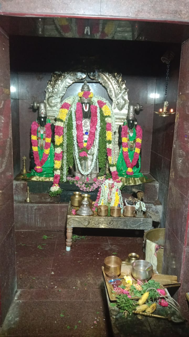 பெருமாளுக்கு சிறப்பு திருமஞ்சனம்