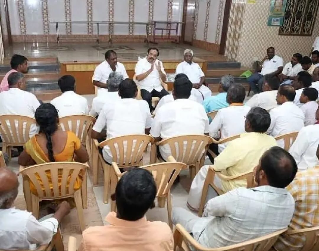 காட்பாடியில் திமுக நிர்வாகிகள் ஆலோசனைக் கூட்டம்!