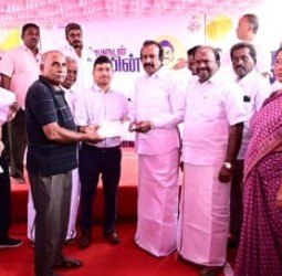 ஈரோடு மாநகராட்சி தமிழ்நாடு வீட்டு வசதி வாரிய அலுவலகத்தில் நேற்று நடந்த உங்களுடன் ஸ்டாலின் திட்ட சிறப்பு முகாம்