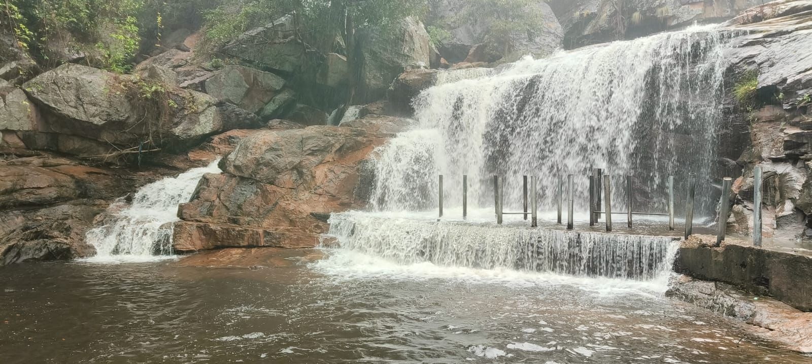 திருமூர்த்தி மலை பஞ்சலிங்க அருவியில் சுற்றுலாப்பயணிகள் குளிக்க தடை