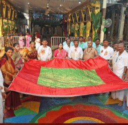 பத்மாவதி தாயார் கோயிலில் கார்த்திகை பிரம்மோற்சவ ஆழ்வார் திருமஞ்சனம்