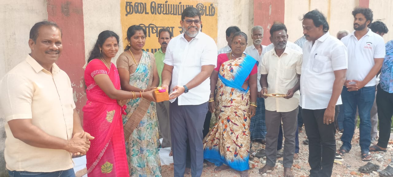 எம் ஜி ஆர் நகரில் ரூபாய் 13லட்சத்தில் பேருந்துநிழற் குடை அமைக்க பூமி பூஜை