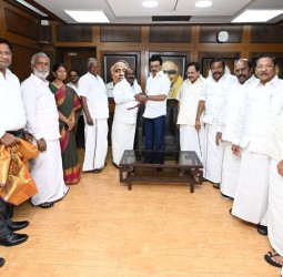 ஆலங்குளம் தொகுதி எம்எல்ஏ வழக்கறிஞர் பால் மனோஜ் பாண்டியன் மற்றும் மூத்த வழக்கறிஞர் அப்துல் சலீம் ஆகியோர் நேற்று தி.மு.க.வில் இணைந்தனர்