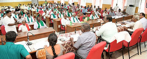 சிங்காரப்பேட்டை, புளியனூர் கடப்பாறை அணைக்கட்டுகள் கட்டும் பணி விரைவில் தொடங்கப்படும்: கலெக்டர் தினேஷ்குமார்