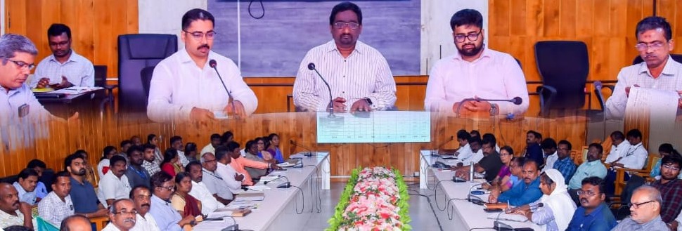 ராமநாதபுரம் மாவட்ட கண்காணிப்பு அலுவலர் வள்ளலார்,வளர்ச்சித் திட்ட பணிகள் குறித்து ஆலோசனை