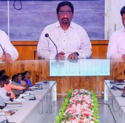 ராமநாதபுரம் மாவட்ட கண்காணிப்பு அலுவலர் வள்ளலார்,வளர்ச்சித் திட்ட பணிகள் குறித்து ஆலோசனை