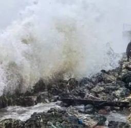 டிட்வா புயலால் விமான சேவைகள் பாதிப்பு; 3 நாட்களாக இலங்கையில் சிக்கித் தவிக்கும் 300 இந்தியர்கள்