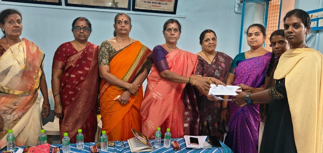 மாதர் சங்கம் சார்பில் மாணவர்களுக்கு கல்வி உதவித்தொகை