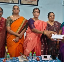 மாதர் சங்கம் சார்பில் மாணவர்களுக்கு கல்வி உதவித்தொகை