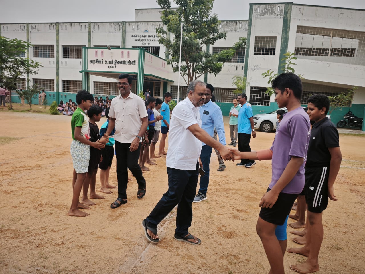 கரகூர் அரசு பள்ளியில் குழந்தைகள் தின விழா