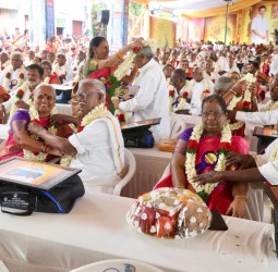 ஆன்மீகத்தில் ஈடுபாடுடைய 200 மூத்த தம்பதிகளுக்கு இந்து சமய அறநிலையத்துறை சார்பில் ஆடைகள் மற்றும் பொருட்கள்