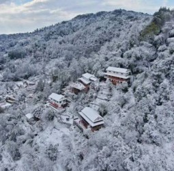 பனி விழும் நந்தவனம்