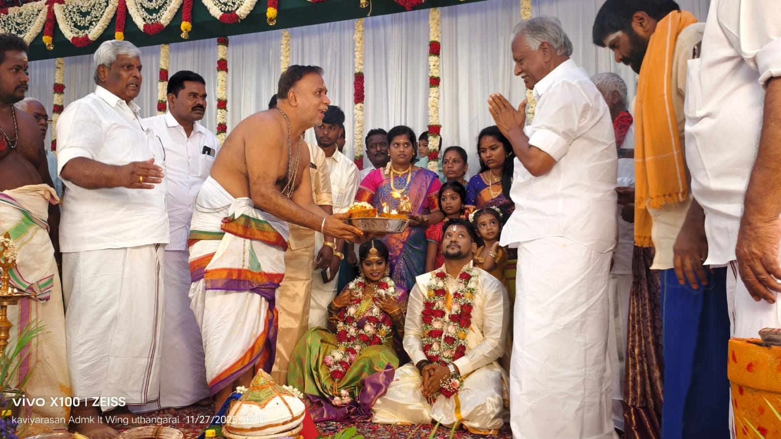 ஊத்தங்கரை சட்டமன்ற உறுப்பினர் இல்ல திருமணம் கே.பி. முனுசாமி மணமக்களை வாழ்த்தின