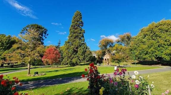 பூங்காற்றே...