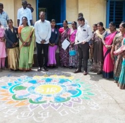 வாக்காளர் தீவிர திருத்தம் தொடர்பாக, மகளிர் சுய உதவி குழுவின் சார்பில், கோலமிட்டு, பொதுமக்களுக்கு விழிப்புணர்வு