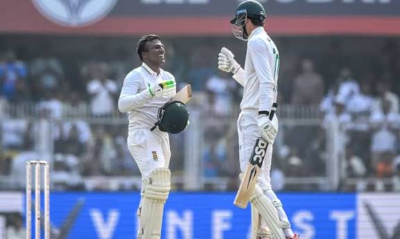கவுகாத்தி டெஸ்ட் : தென் ஆப்பிரிக்கா 489 ரன்கள் குவிப்பு