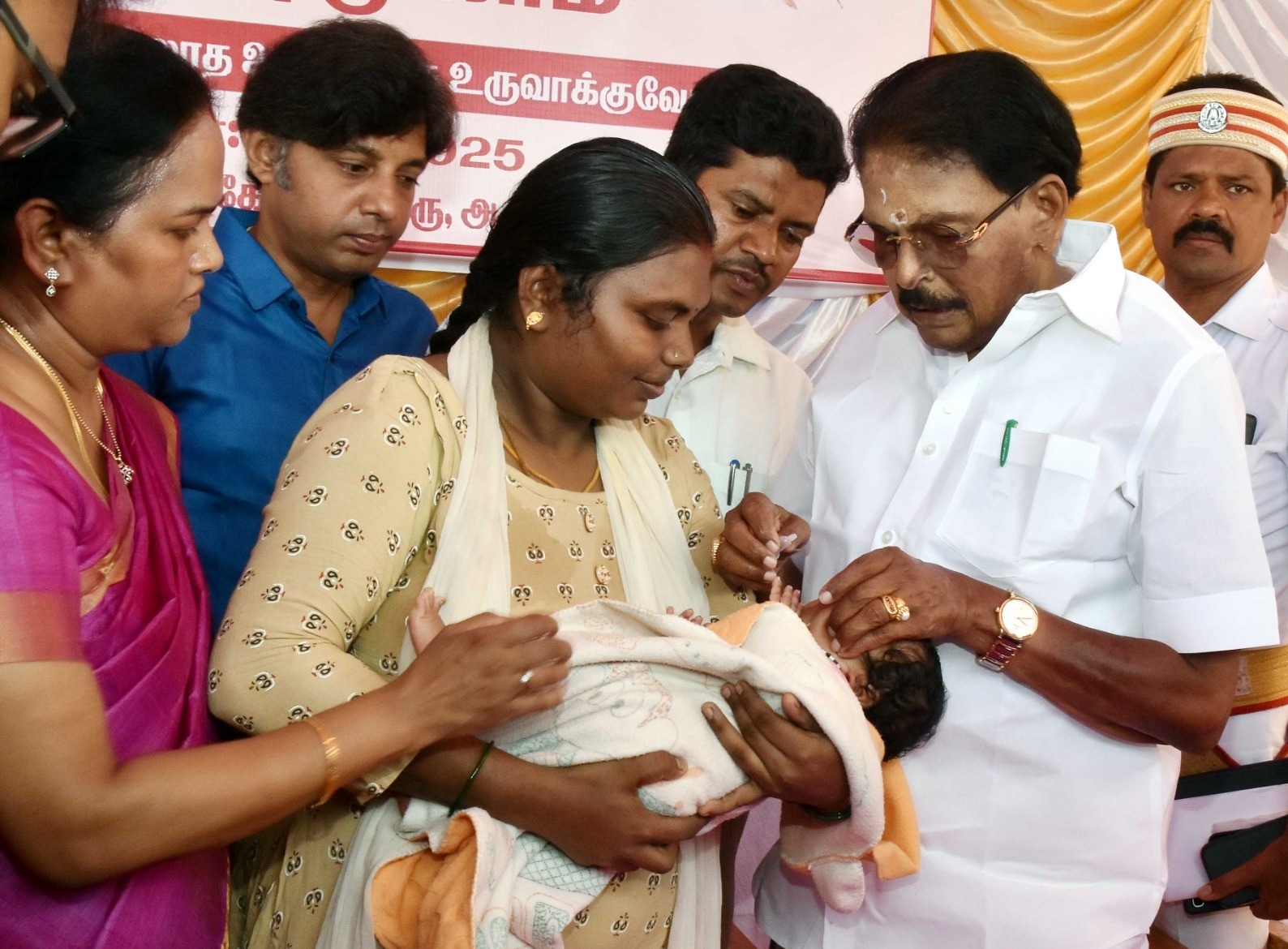 போலியோ சொட்டு மருந்து முகாமை அமைச்சர் சாத்தூர் ராமச்சந்திரன் தொடங்கிவைத்தார்