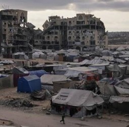 காசாவில் பேருந்து மீது இஸ்ரேல் ராணுவம் துப்பாக்கிச் சூடு: 9 பேர் உயிரிழப்பு