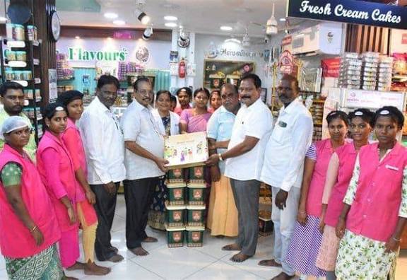 விழுப்புரம் அஸ்வின்ஸ் சுவீட்ஸ் கிளையில் தீபாவளி சிறப்பு ‘கிப்ட் பேக்’ விற்பனை