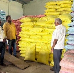 சிறப்புக் கண்காணிப்புக் குழுக்களை அமைத்து உர விற்பனை நிலையங்களில் திடீர் ஆய்வு நடத்துங்கள் : அலுவலர்களுக்கு உத்தரவு