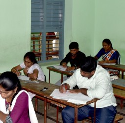 ஜி.ஆர்.எம். பெண்கள் மேல்நிலைப்பள்ளியில் நேற்று நடந்த ஆசிரியர் போட்டி தேர்வு