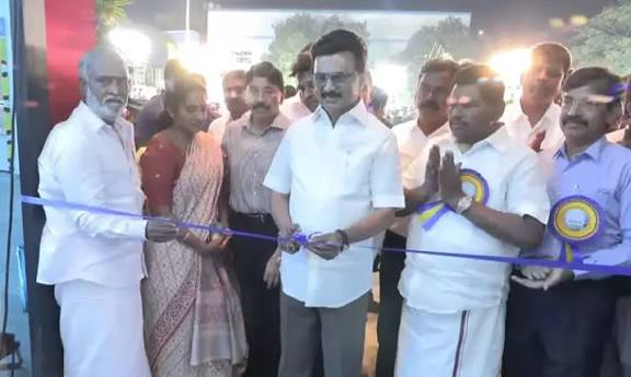 கொளத்தூர் வண்ண மீன் வர்த்தக மையம்: ஸ்டாலின் திறந்து வைத்தார்