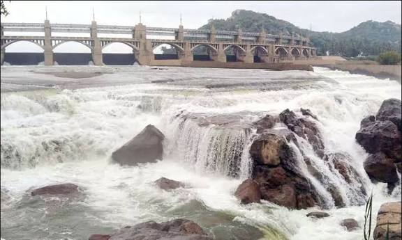 தமிழகத்தில் 90 அணைகளில் 196 டி.எம்.சி. தண்ணீர் சேமிப்பு: நீர்வளத்துறை அதிகாரிகள் தகவல்