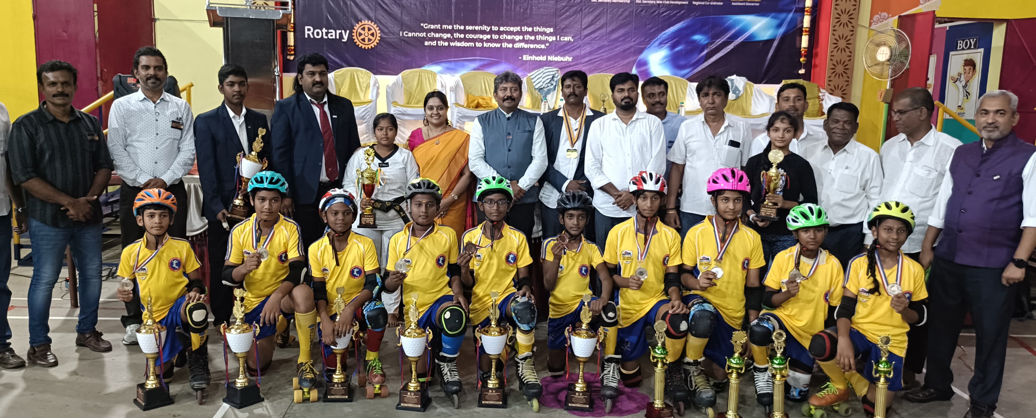 பெங்களூரில் நடைபெற்ற தென்னிந்திய அளவிலான ரோல்பால் போட்டியில் முதலிடம் பிடித்து சாதனை படைத்த சின்னாளபட்டி மாணவர்களுக்கு பாராட்டு.