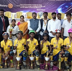 பெங்களூரில் நடைபெற்ற தென்னிந்திய அளவிலான ரோல்பால் போட்டியில் முதலிடம் பிடித்து சாதனை படைத்த சின்னாளபட்டி மாணவர்களுக்கு பாராட்டு.