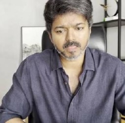 கரூர் துயர சம்பவம்: உயிரிழந்தோர் குடும்பங்களுடன் வீடியோ காலில் ஆறுதல் கூறிய விஜய்