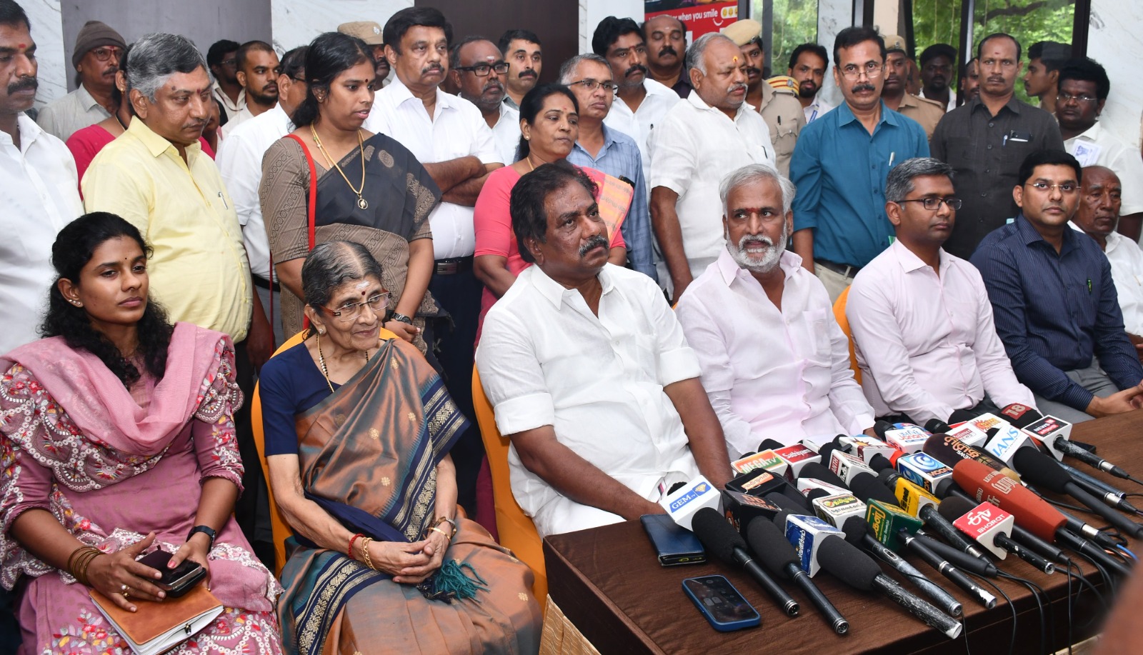 மீனாட்சி அம்மன் கோவில் குடமுழுக்கு தேர்தலுக்குள் முடிக்க நிர்ப்பந்தமா?  அமைச்சர் சேகர்பாபு விளக்கம்