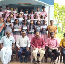 தென்குவளவேலி அரசு பள்ளியில் மதிப்பெண் சவால் போட்டி, வெற்றி பெற்றவர்களுக்கு பரிசளிப்பு விழா.
