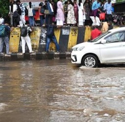 வட கிழக்கு பருவமழை கேரளாவில் தீவிரமடைய வாய்ப்பு: 10 மாவட்டங்களுக்கு மஞ்சள் எச்சரிக்கை