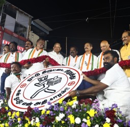 BJP-மோடி-தேர்தல் ஆணையம் இணைந்து நடத்திய வாக்கு திருட்டுக்கு எதிரான கையெழுத்து இயக்கக விளக்கப் பொதுக்கூட்டம்