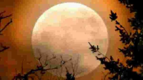 நிலவு வந்த நேரத்திலே