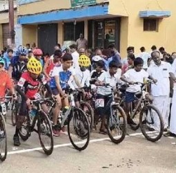 மதுரையில் கர்னல் பென்னிகுயிக் நினைவாக இளையர் சைக்கிளிங் சாம்பியன்ஷிப் 2025 போட்டி