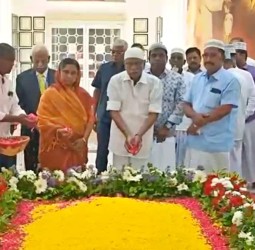 கலாம் குடும்பத்தினர் சிறப்பு பிரார்த்தனை