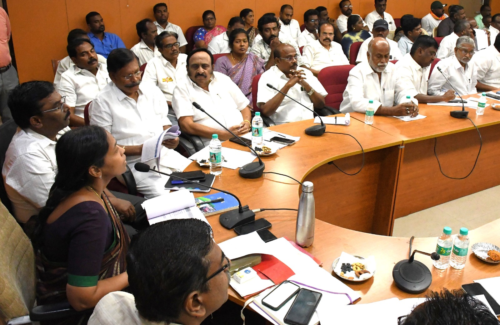 சேலம் மாவட்டத்தில்   30லட்சம் வாக்காளர்கள்  11 தொகுதி வாரியாக பட்டியல்