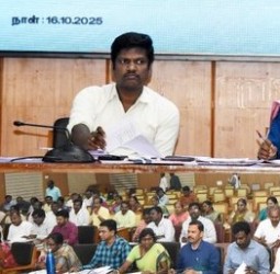 பருவமழை முன் எச்சரிக்கை நடவடிக்கைகள் தொடர்பாக அலுவலர்களுடன் கலெக்டர் பிரியங்கா பங்கஜம், ஆய்வு