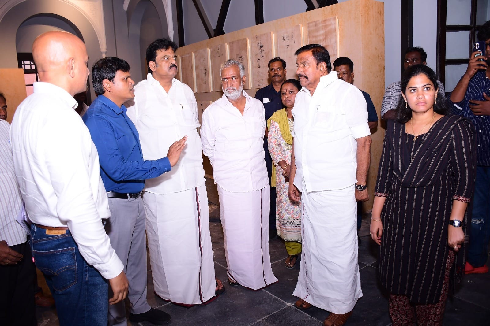 விக்டோரியா பொது அரங்கினை புனரமைத்து மேம்படுத்தும் பணி