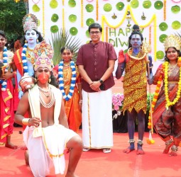 விநாயகா மிஷனின் விம்ஸ் வளாக அலைடு ஹெல்த் சயின்ஸ் கல்லூரியில் நேற்று தீபாவளி திருநாள்