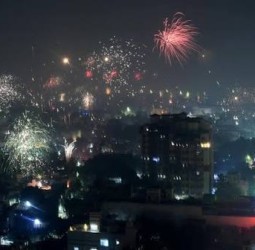 தீபாவளி பண்டிகை கோலாகலமாக கொண்டாட்டம்: நாடு முழுவதும் ரூ.6 ஆயிரம் கோடிக்கு பட்டாசு விற்பனை