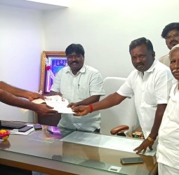 விளாத்திகுளத்தில் தீயணைப்பு நிலையம் அருகே  வேகத்தடைகள் அமைக்க வேண்டும்