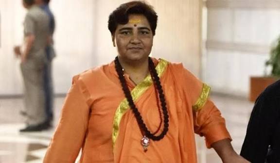 கோயில்முன் இந்து அல்லாதோர் பிரசாதம் விற்றால் தாக்கலாம்’ - பிரக்யா தாக்கூர் பேச்சால் சர்ச்சை!