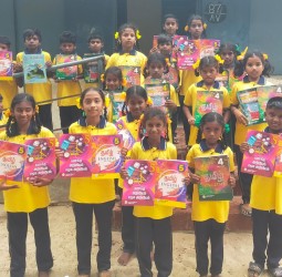 மண்டபம் ஊராட்சி ஒன்றிய நடுநிலைப்பள்ளி சின்னப்பாலத்தில் இரண்டாம் பருவ பாடப்புத்தகம் மற்றும் பயிற்சி புத்தகம்