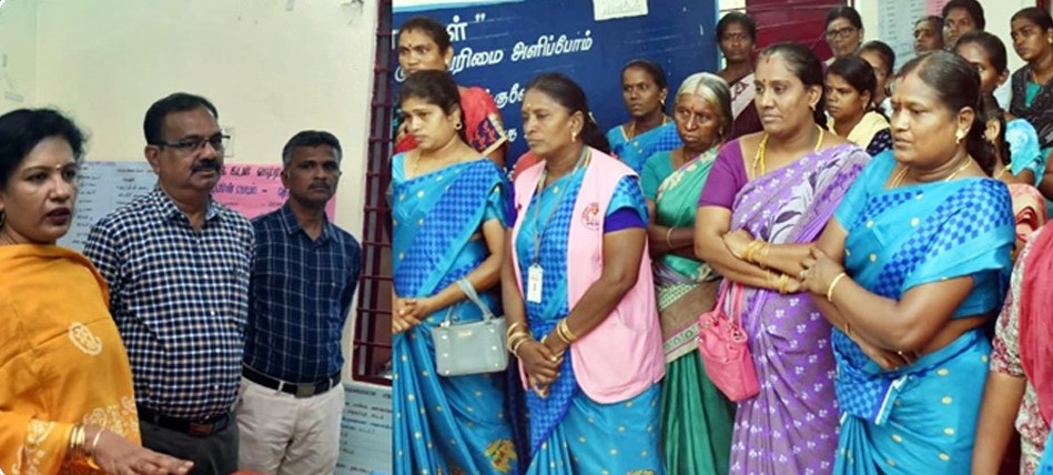 குழுவின் செயல்பாடுகள் குறித்து தமிழ்நாடு மகளிர் மேம்பாட்டு கழகத்தின் மேலாண்மை இயக்குநர் ஷஜீவனா, கேட்டறிந்தார்