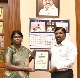 குமரி மாவட்டத்தில் சுற்றுலாவை மேம்படுத்துவதற்காக கலெக்டர் அழகுமீனாவுக்கு, நல்லாளுமை விருது