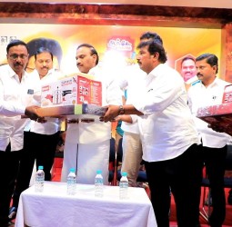 ஆர்.கே.நகர் தொகுதி திமுக நிர்வாகிகள் 1500 நபர்களுக்கு தீபாவளி பட்டாசு, இனிப்பு