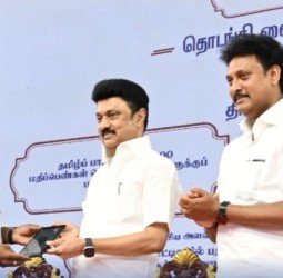 ரூ.81 கோடியில் கைக்கணினிகளை முதல்வர்ஸ்டாலின் வழங்கினார்